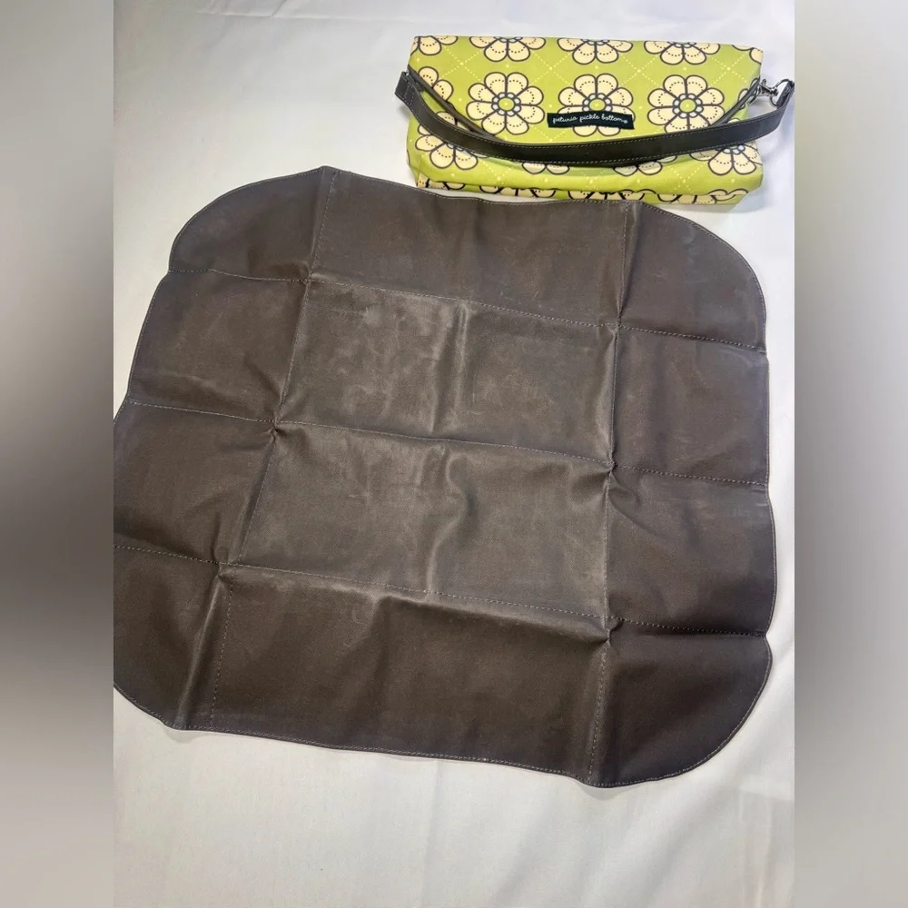 Petunia Pickle Bottom Clutch/Shoulder Bag - Green Daisy Floral